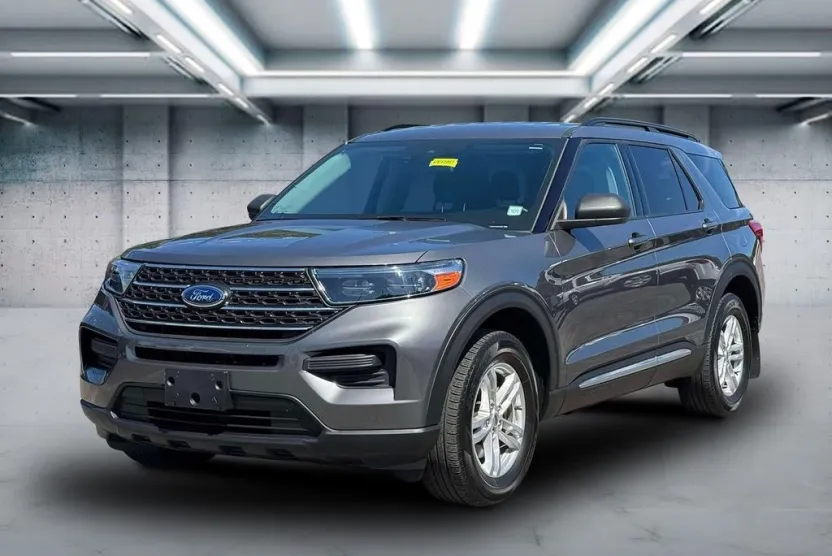 2022 Ford Explorer XLT photo 1