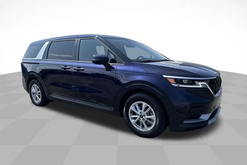 2024 Kia Carnival LX photo 1