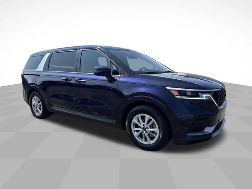 2024 Kia Carnival LX photo 1