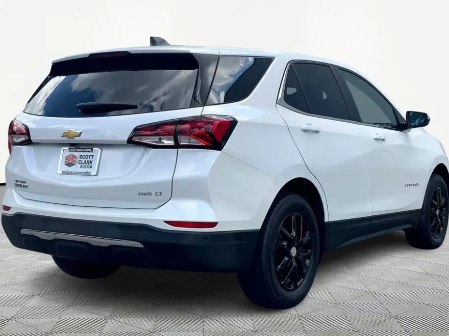 2022 Chevrolet Equinox LT photo 1