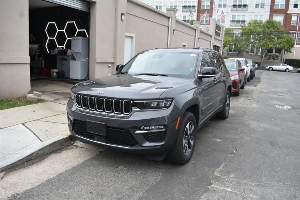 2023 Jeep Grand Cherokee 4xe photo 1