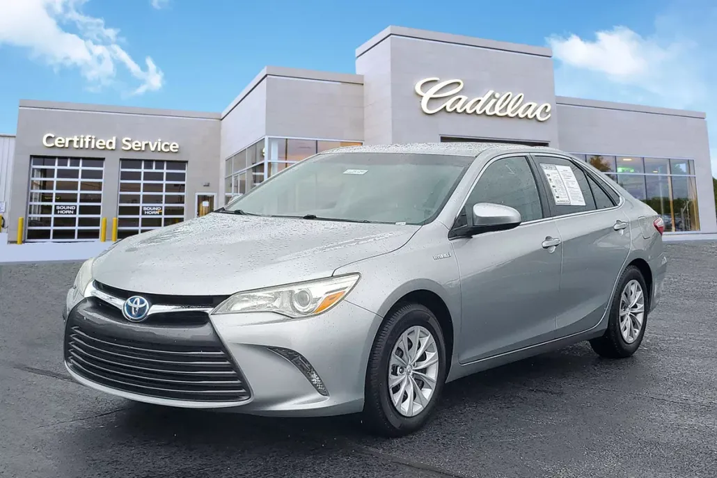 2017 Toyota Camry Hybrid LE photo 1