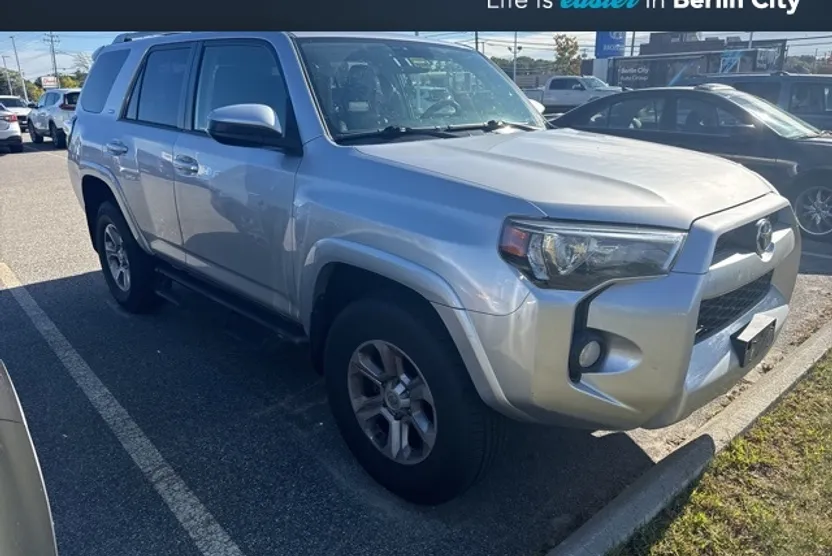 2018 Toyota 4Runner SR5 photo 1