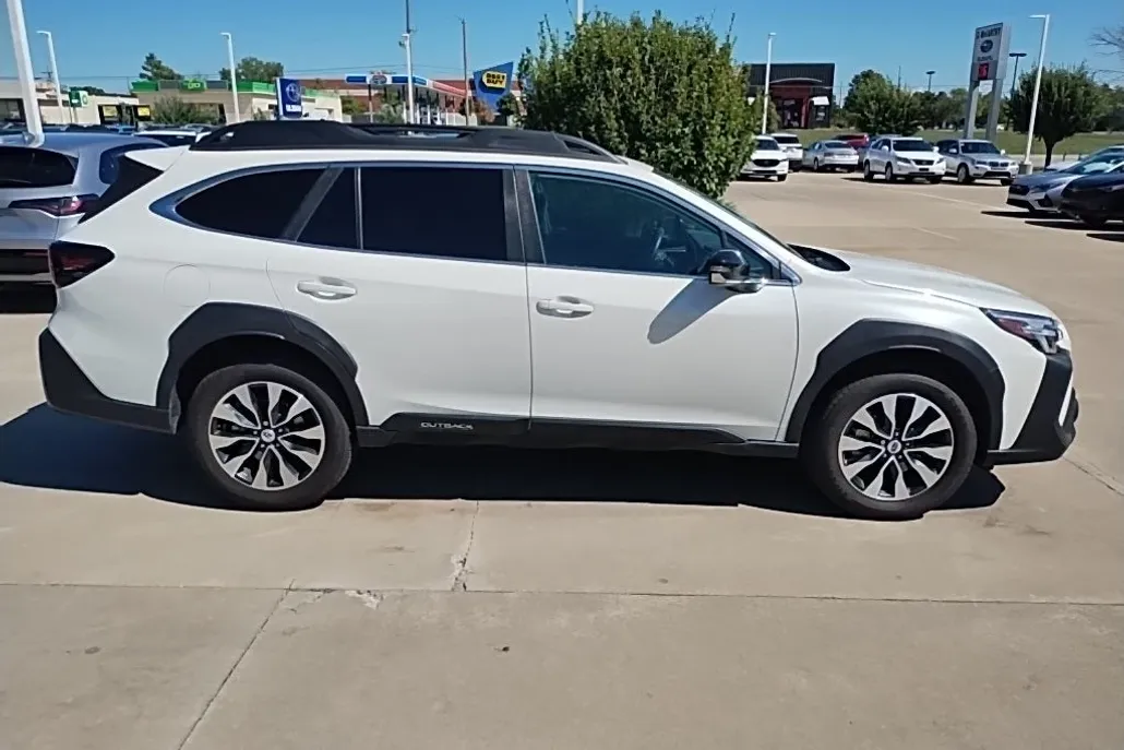 2023 Subaru Outback Limited photo 1