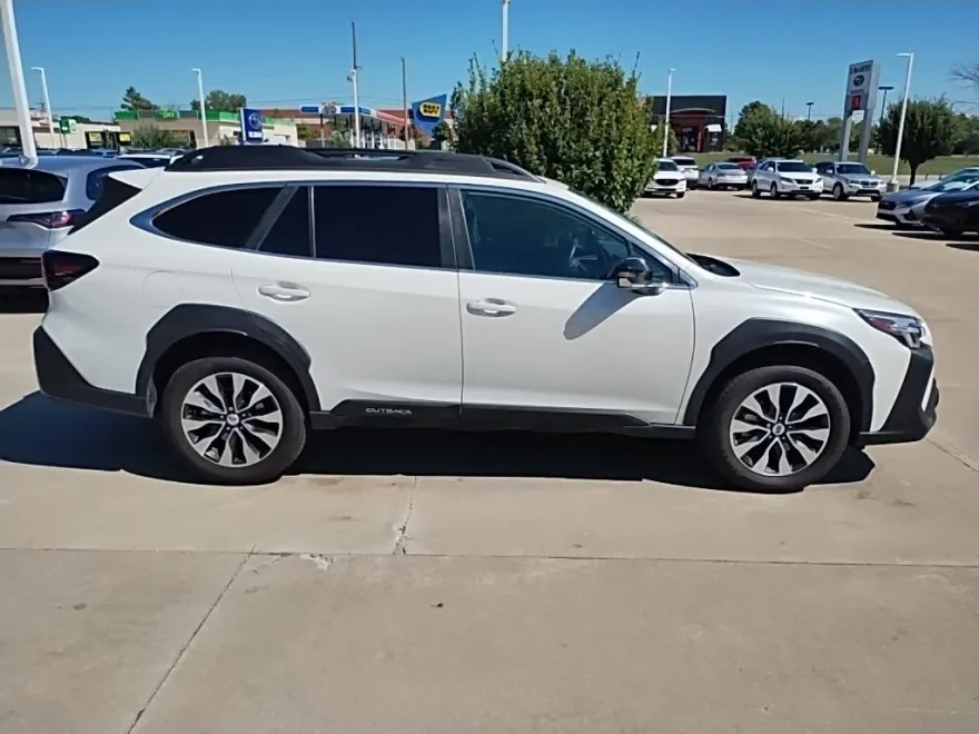 2023 Subaru Outback Limited photo 1