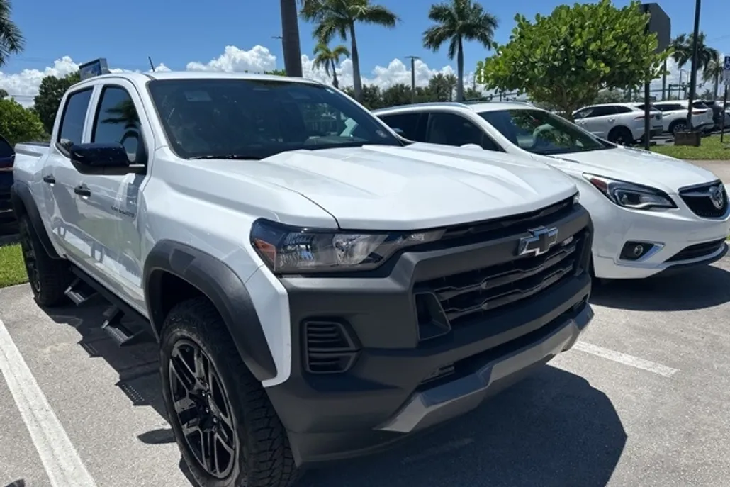 2024 Chevrolet Colorado Trail Boss photo 1