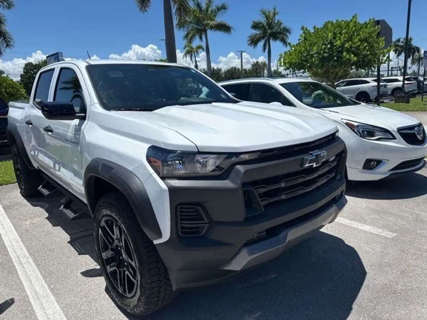 2024 Chevrolet Colorado Trail Boss photo 1