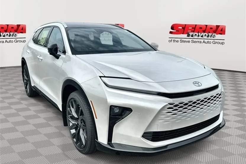 2025 Toyota Crown Signia Limited photo 1