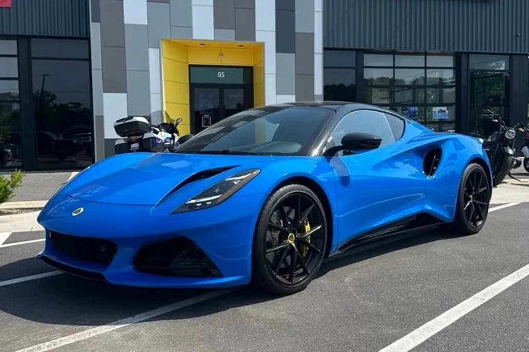 2024 Lotus Emira First Edition photo 1