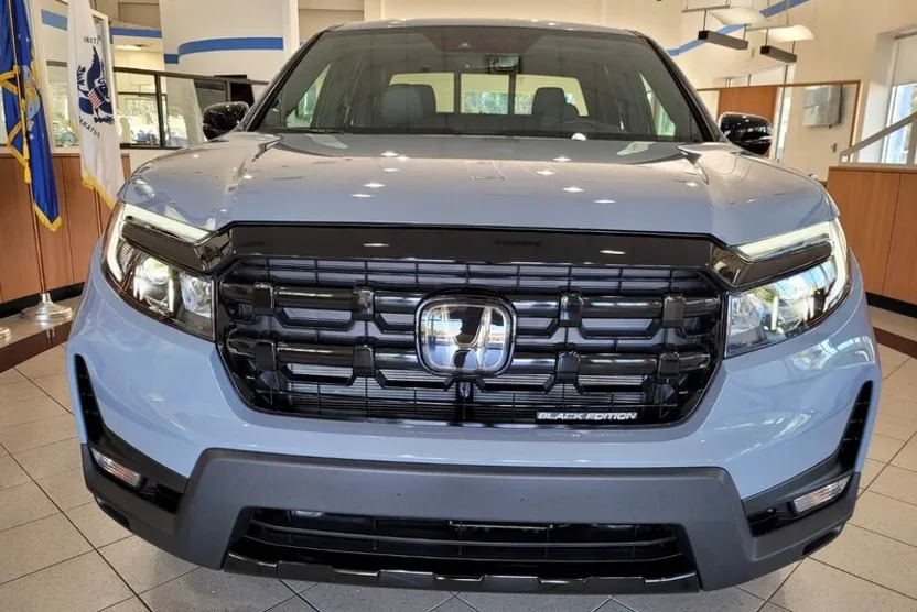2025 Honda Ridgeline Black Edition photo 1
