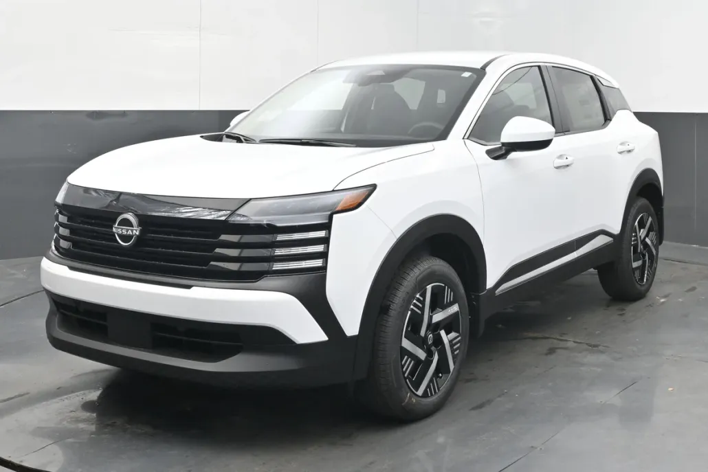 2025 Nissan Kicks SV photo 1