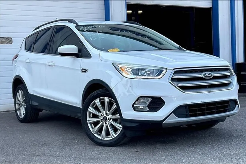 2019 Ford Escape SEL photo 1
