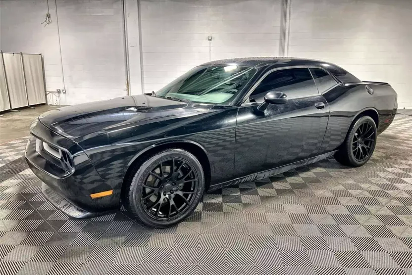 2014 Dodge Challenger SXT photo 1
