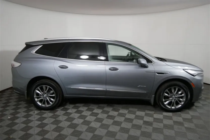 2024 Buick Enclave Avenir photo 1