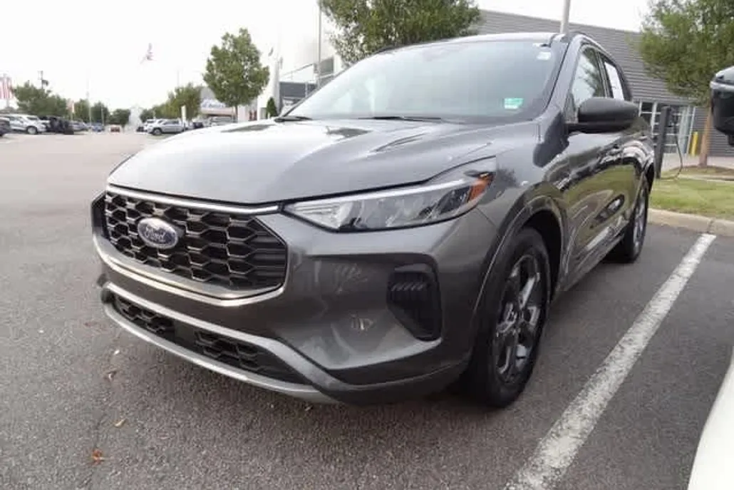 2023 Ford Escape ST-Line photo 1