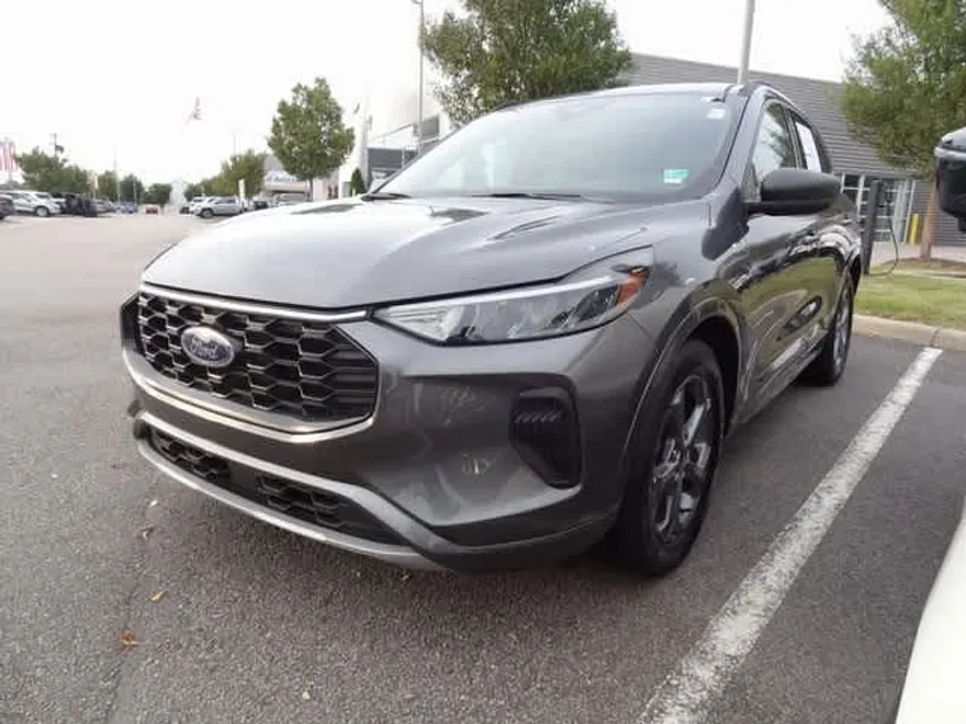 2023 Ford Escape ST-Line photo 1