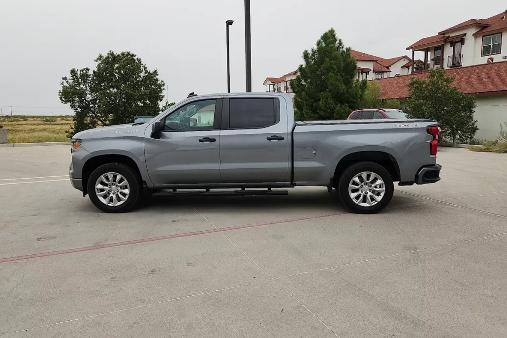 2024 Chevrolet Silverado 1500 Custom photo 1