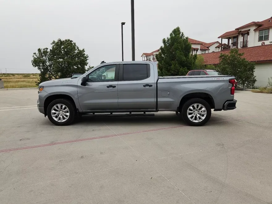 2024 Chevrolet Silverado 1500 Custom photo 1