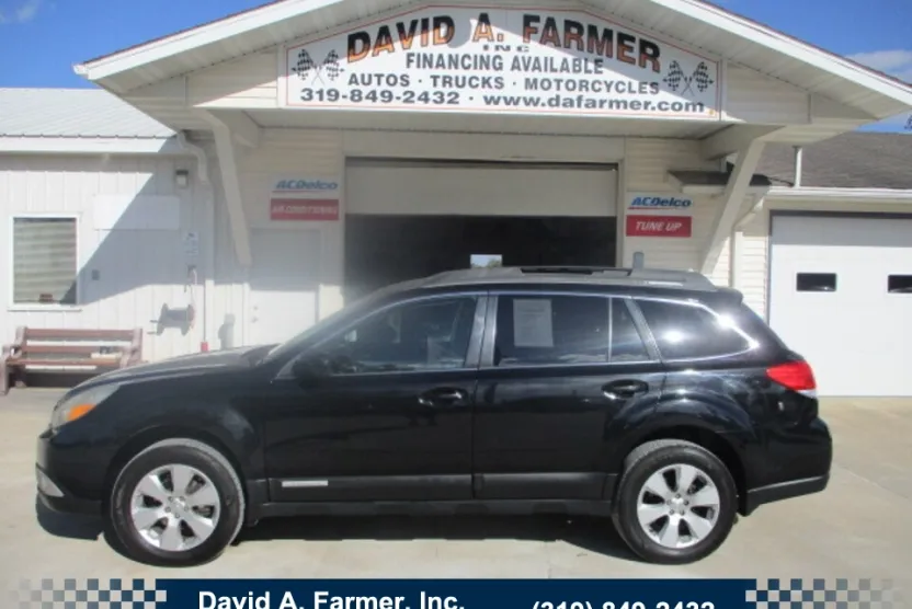 2010 Subaru Outback Premium photo 1