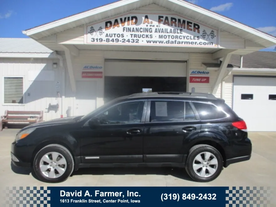 2010 Subaru Outback Premium photo 1