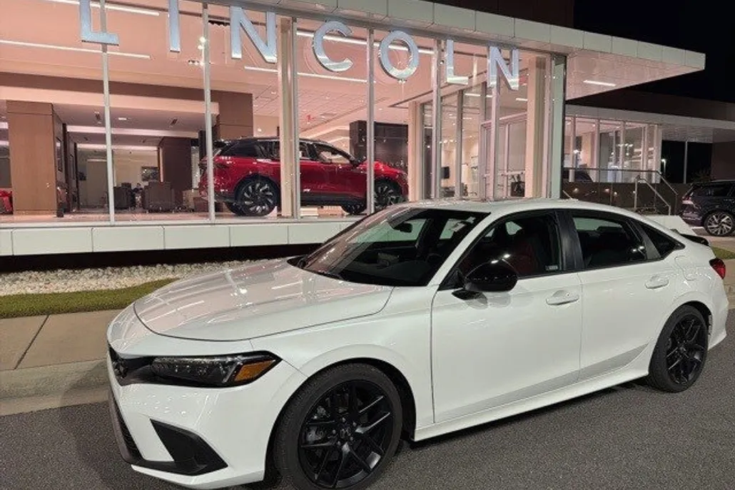 2024 Honda Civic Si photo 1