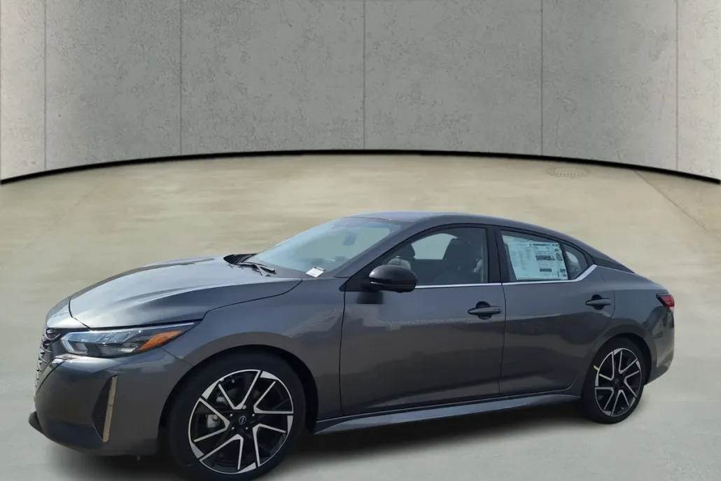 2025 Nissan Sentra SR photo 1