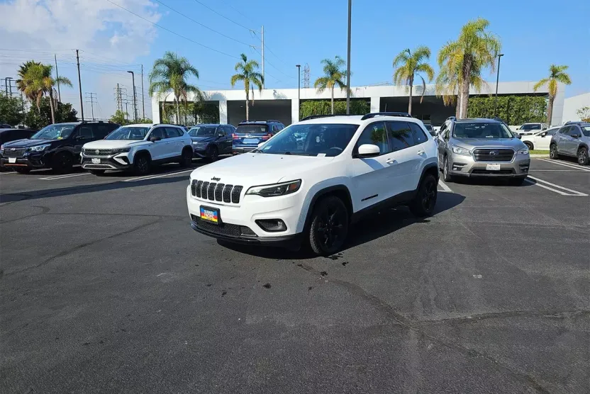 2020 Jeep Cherokee Altitude photo 1