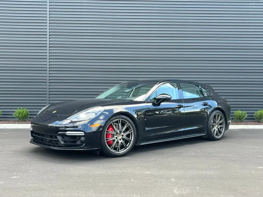 2020 Porsche Panamera Sport Turismo GTS photo 1