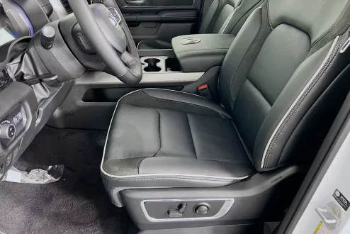 2025 Ram 1500 Laramie photo 3