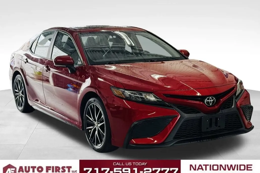 2022 Toyota Camry SE photo 1
