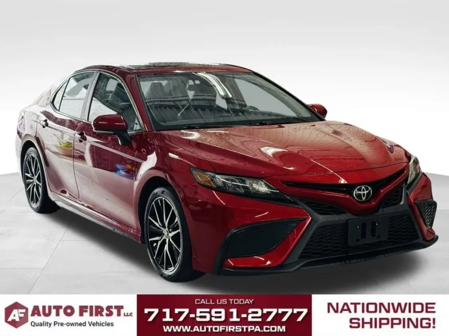 2022 Toyota Camry SE photo 1