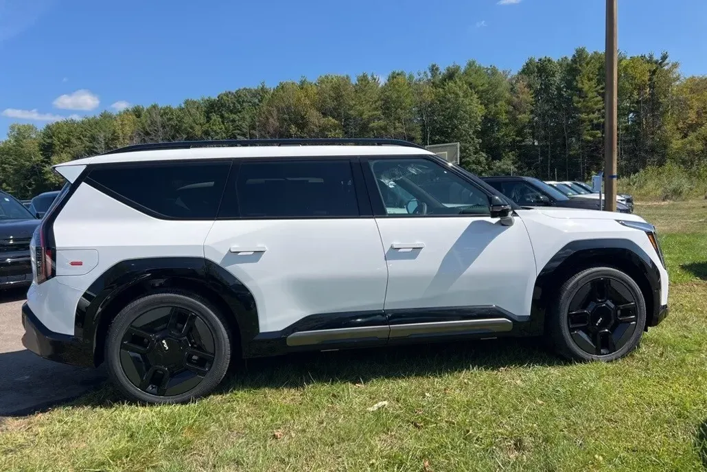 2026 Kia EV9 GT-Line photo 1