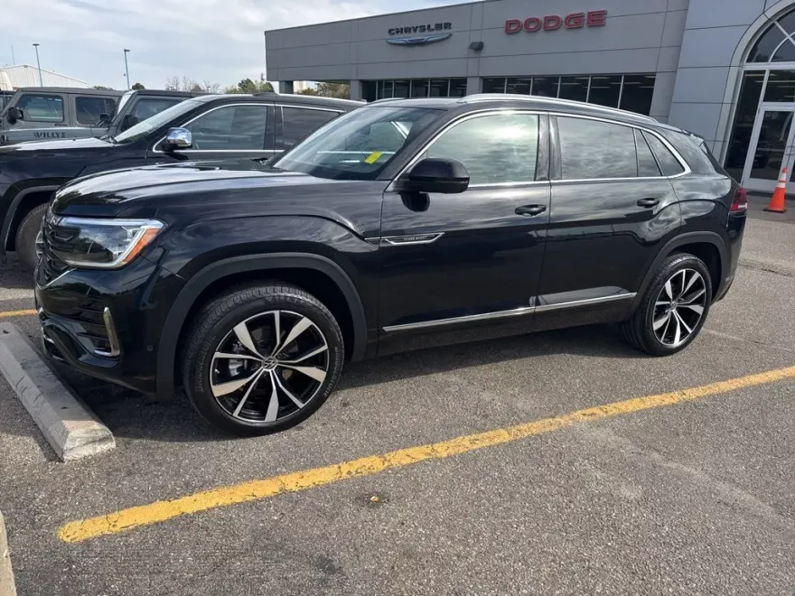 2024 Volkswagen Atlas Cross Sport SEL Premium R-Line photo 1
