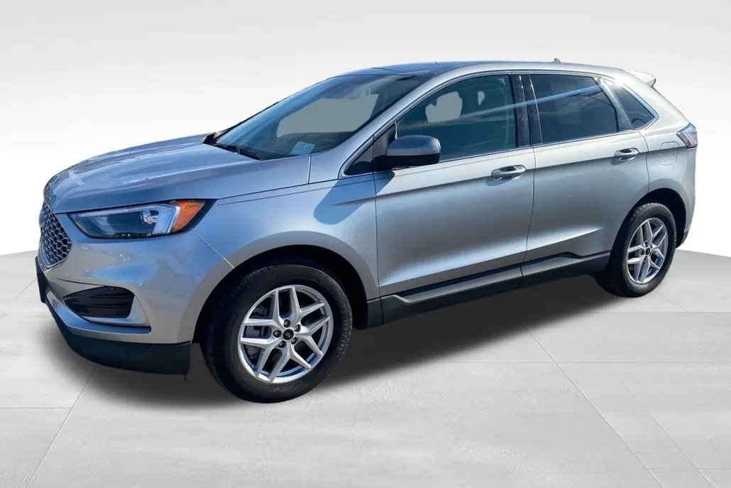 2023 Ford Edge SEL photo 1