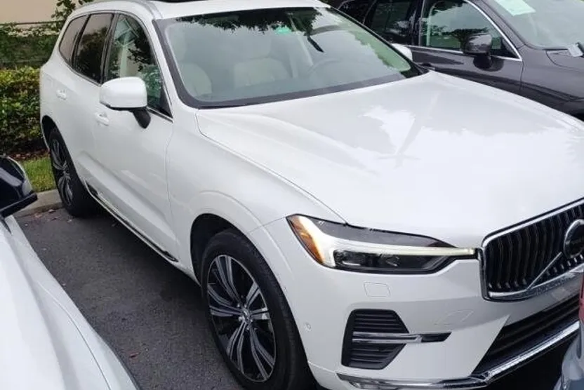 2023 Volvo XC60 B5 Plus photo 1