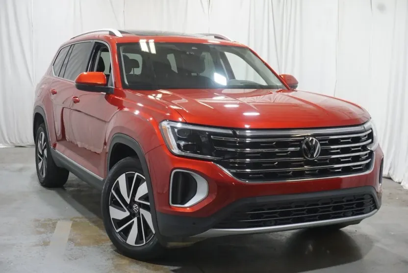 2024 Volkswagen Atlas SEL photo 1
