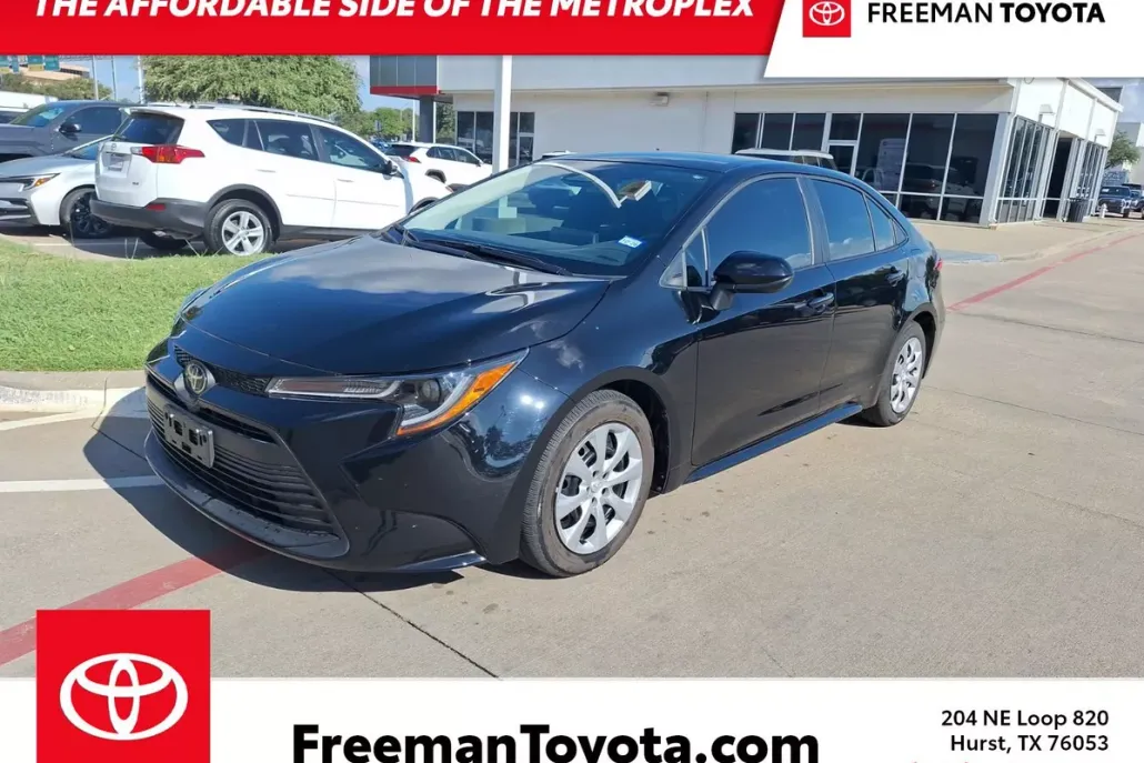 2024 Toyota Corolla LE photo 1