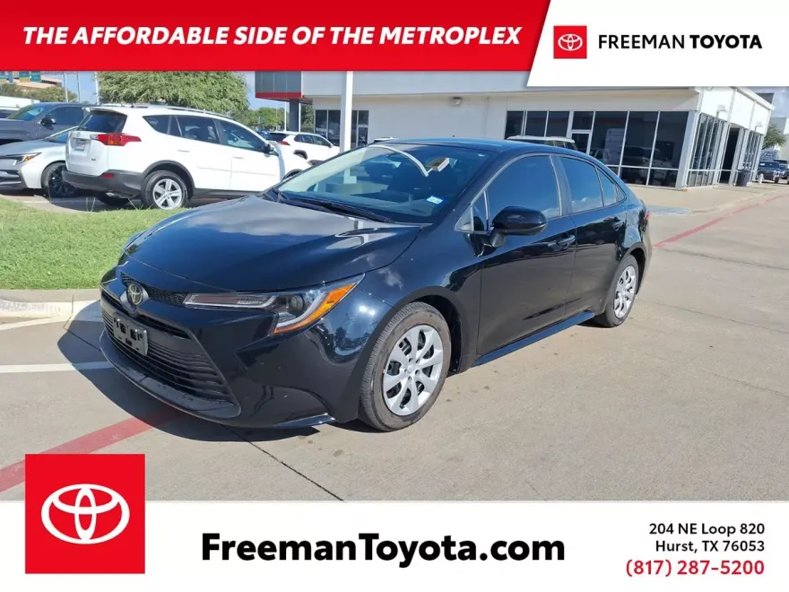 2024 Toyota Corolla LE photo 1