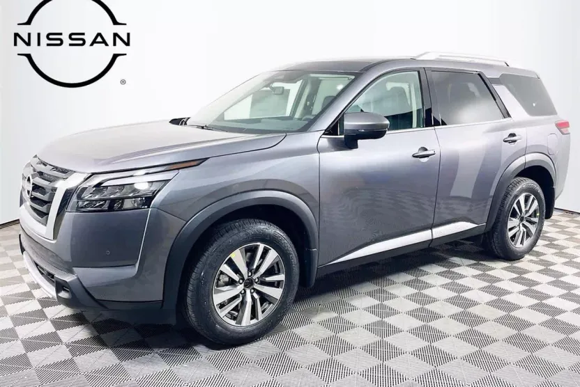 2025 Nissan Pathfinder SL photo 1