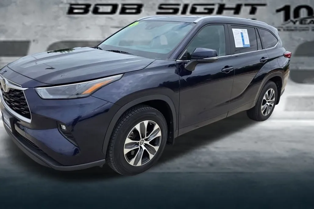 2023 Toyota Highlander XLE photo 1