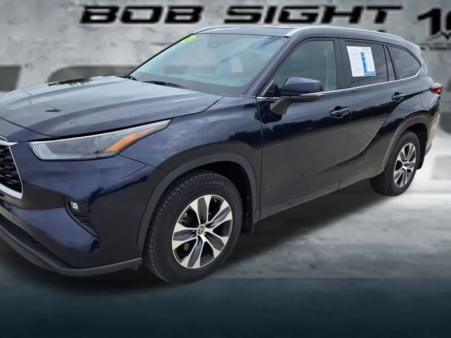 2023 Toyota Highlander XLE photo 1