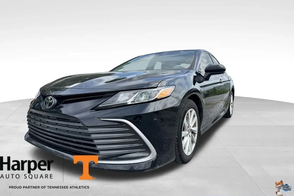 2023 Toyota Camry LE photo 1