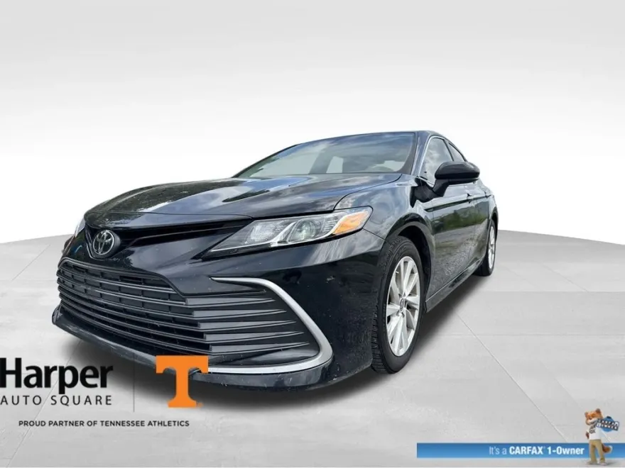 2023 Toyota Camry LE photo 1