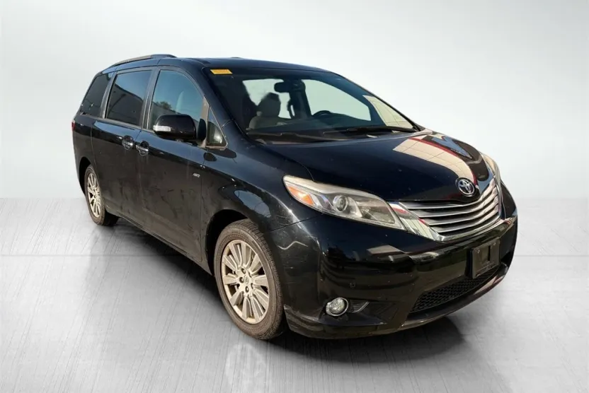 2017 Toyota Sienna Limited photo 1