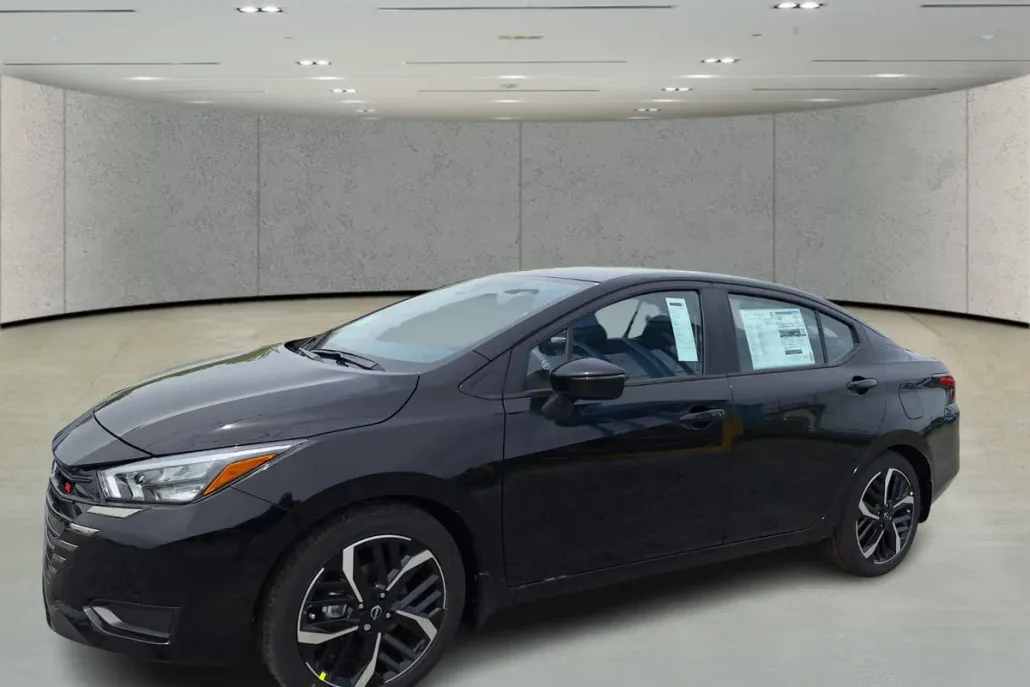 2025 Nissan Versa SR photo 1