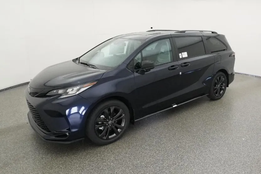 2025 Toyota Sienna XSE photo 1