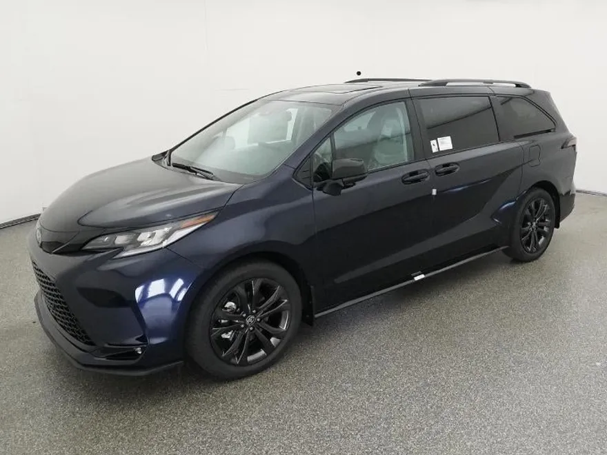 2025 Toyota Sienna XSE photo 1