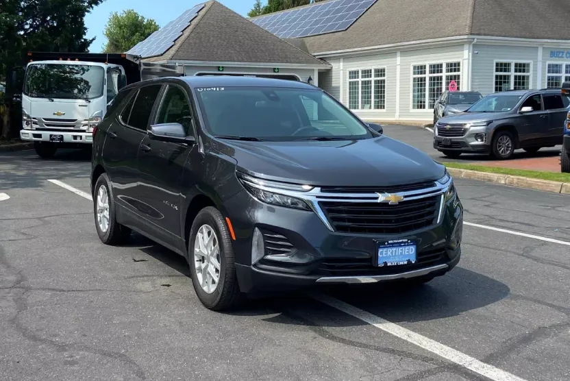 2023 Chevrolet Equinox LT photo 1