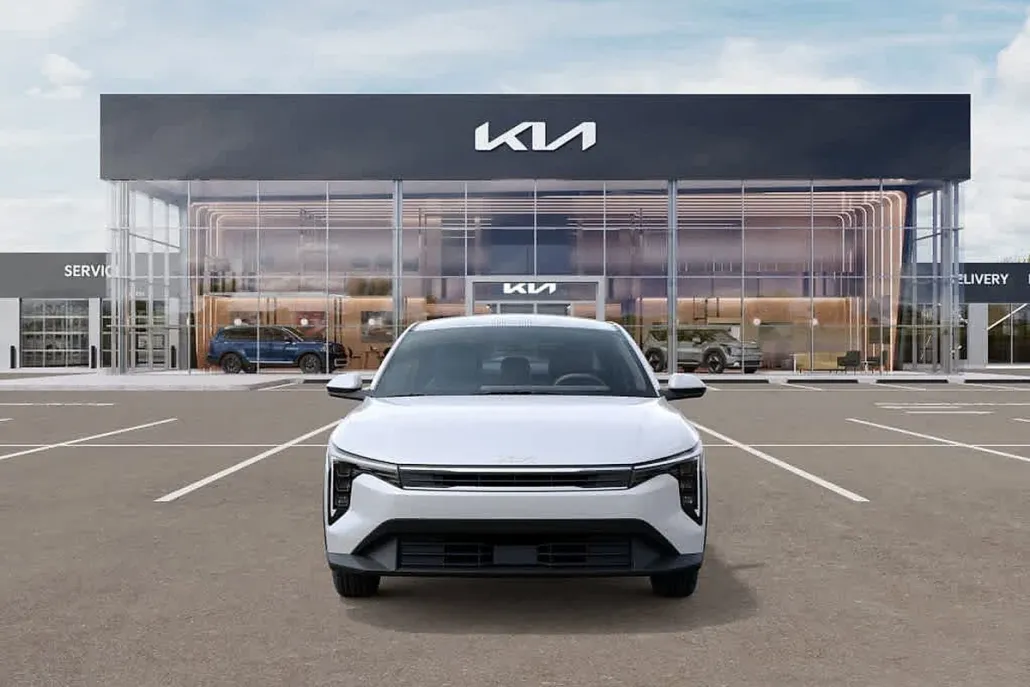 2025 Kia K4 LXS photo 1