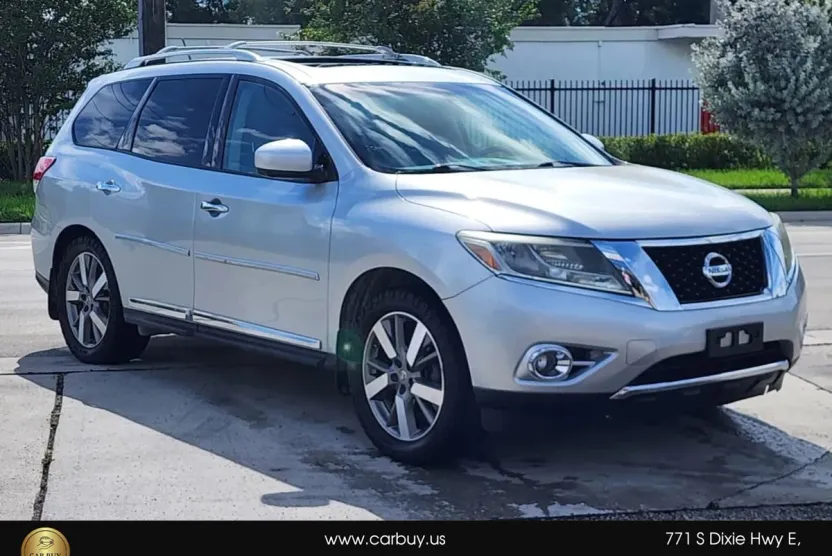 2015 Nissan Pathfinder Platinum photo 1